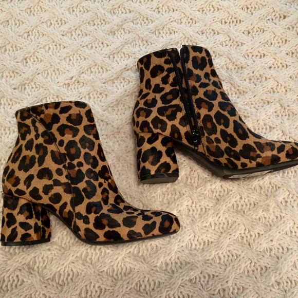 NIB INC Leopard Pony Hair Ankle Booties Sz 5 - Picture 2 of 9